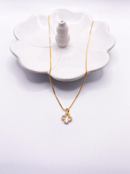 Gold Open Clover